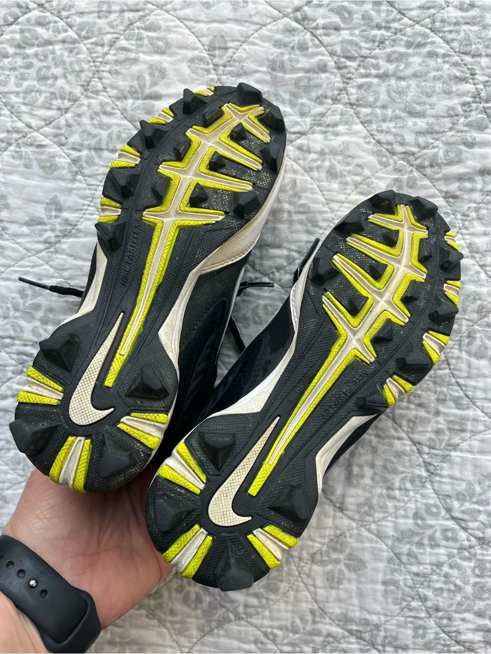 1.5Y Nike Kids Black & White Baseball Cleats